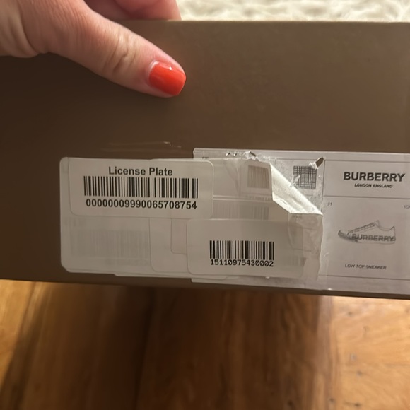 Burberry UNISEX Canvas Sneaker - Picture 2 of 5